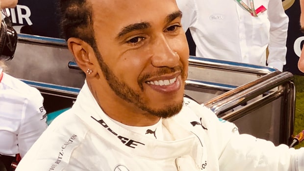 Cá cược đua xe: Lewis Hamilton nhận định thành công tại Bahrain là may mắn